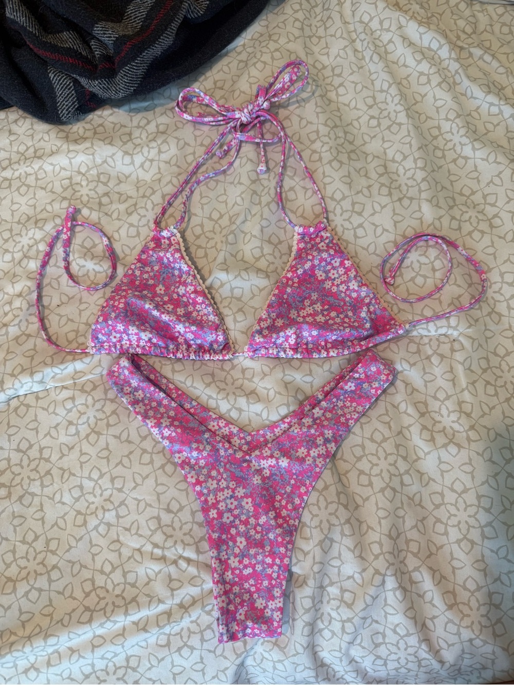 Kulani Kinis pink floral bikini. M top/ S bottom